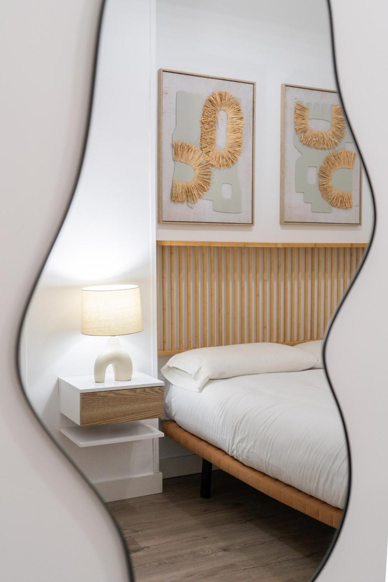 Apartamento En Chueca Para 4 Personas Alquiler Temporal Madrid Exterior foto